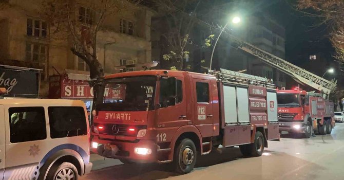 Kafeteryada çıkan baca yangını paniğe neden oldu