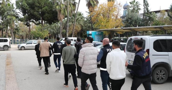 Mersin’de sahte altın üretip kuyumculara satan 6 kişilik şebeke çökertildi