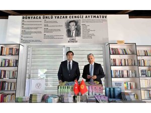 Aytmatov’un eserleri kütüphaneye bağışlandı