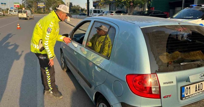 Polisten sürücülere ’akıllı kavşak’ bilgilendirmesi