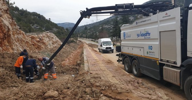 Akseki’de kanalizasyon hattına bakım