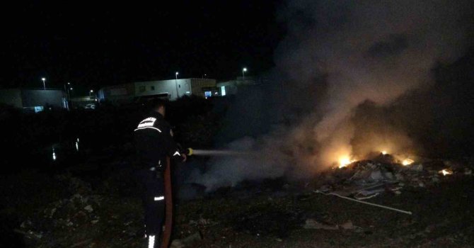 Hurda lastik yangını D-400 Karayolunda trafiği aksattı