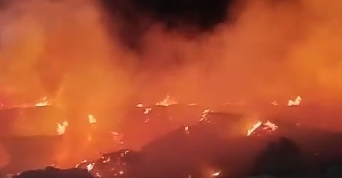 Fabrika bahçesinde çıkan yangın söndürüldü