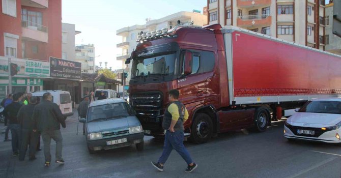 Babasının kaza yaptığını öğrenen oğlu paniğe kapılınca yayaya çarptı