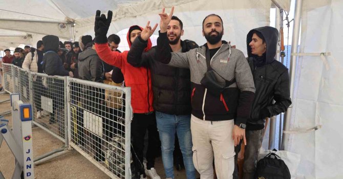 Türkiye’de 2 yıl yaşayıp ülkesine dönen İbrahim, “ Türk halkına çok teşekkür ederim"