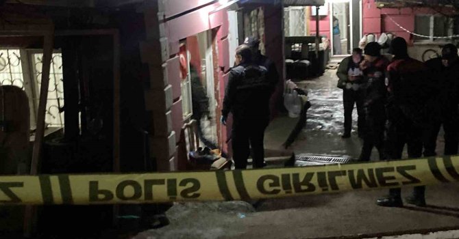 Evde av tüfeğiyle vurulmuş halde bulunan çocuk, hastanede hayatını kaybetti