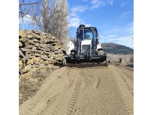 Saimbeyli Belediyesi, yol yapım çalışmalarını sürdürüyor