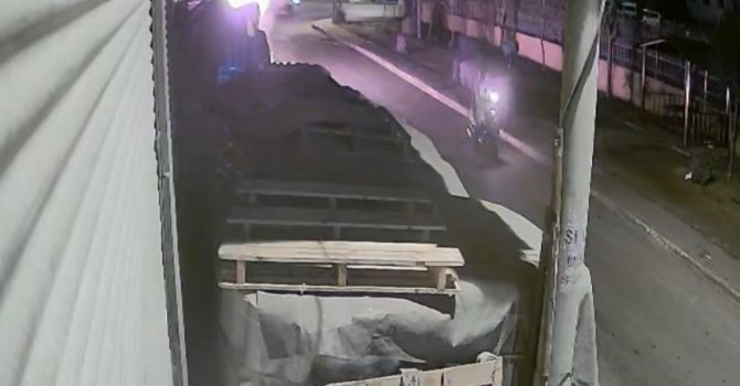 Mersin’de kundaklama anı kameraya yansıdı