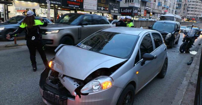 Antalya’da 3 aracın karıştığı zincirleme kazada 1 kişi yaralandı
