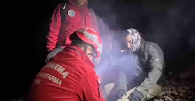 Doğa yürüyüşü sırasında ayağı kırıldı, jandarmanın helikopterli operasyonuyla kurtarıldı