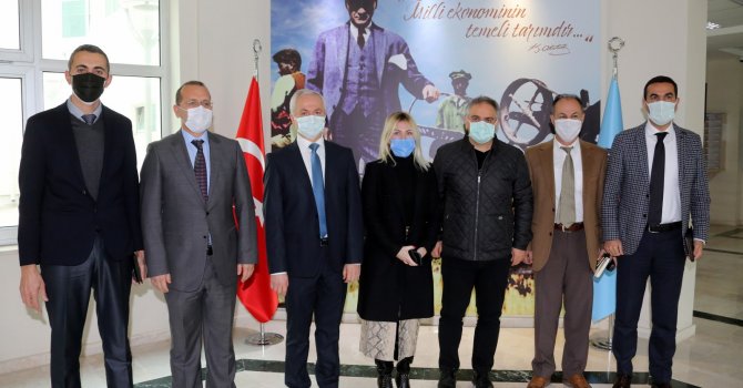 Rektör Özkan, Ziraat Fakültesi’ni Ziyaret Etti