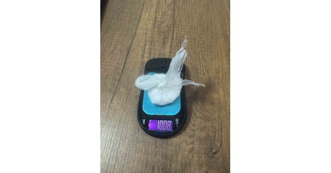 Bilgisayar faresini uyuşturucu tartmak için hassas teraziye çeviren şahıs yakayı ele verdi