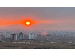 Gün doğumu kartpostallık görüntüler oluşturdu