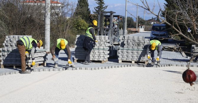 Yeşilbayır Mahallesinde parke yol çalışmaları