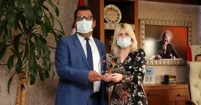 Rektör Özkan’a SivilAnT Projesine Katkılarından Dolayı Plaket