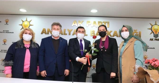 Tütüncü: “Kadının olmadığı siyaset eksiktir”