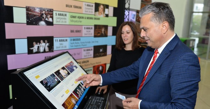 Başkan Uysal biletlerini aldı