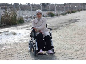 36 saat enkaz altında kalarak yaşama tutunan Türkan’ın hayatı hediye edilen tekerlekli sandalyeyle kolaylaştı