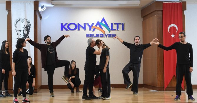 Konyaaltı Belediyesi’nden tiyatro kursu