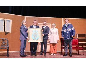 Mersin’de bağımlılığa karşı ’Beynimdeki Güç’ adlı oyunun galası yapıldı