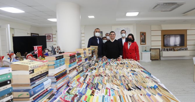 Cemil Meriç Kitaplığına kitap yağıyor