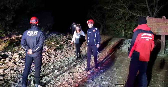 Hava kararınca yolunu kaybeden 29 dağcı için ekipler alarma geçti