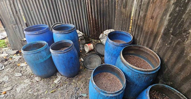 Adana’da 2 ton 800 litre sahte alkol ele geçirildi