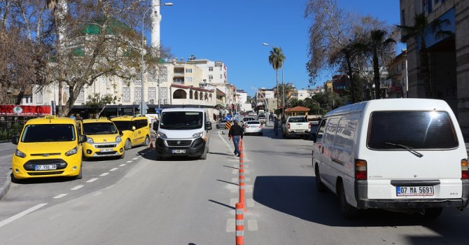 Serik’te Prof. Dr. Yaşar Uçar Caddesi çift yönlü ulaşıma açıldı