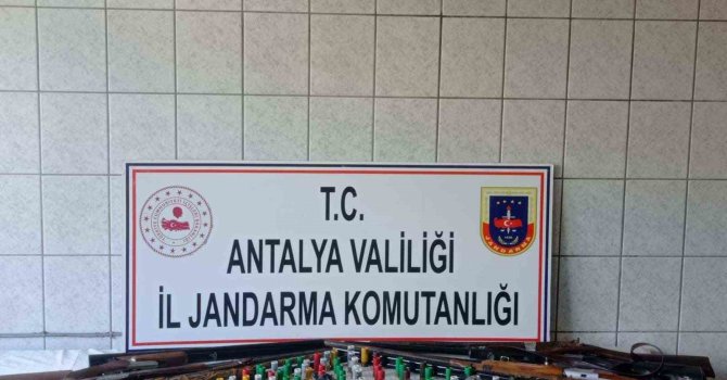 Antalya’da çok sayıda silah ve mühimmat ele geçirildi