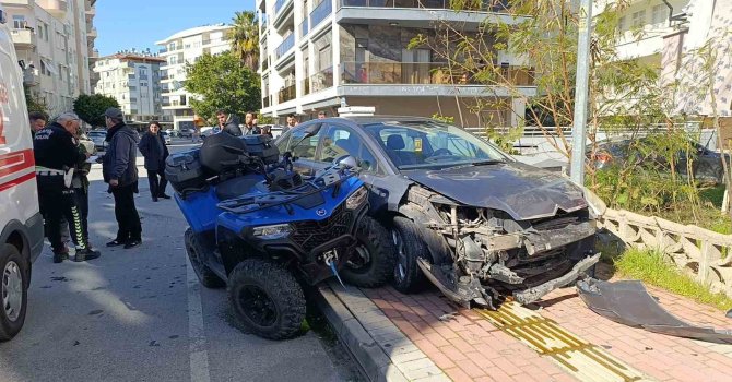 16 yaşındaki sürücünün kullandığı ATV otomobille çarpıştı: 2 yaralı