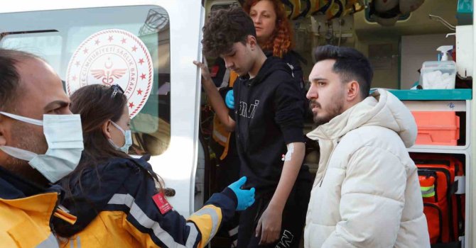 Bodrum katta çıkan yangın apartman sakinlerine panik yaşattı