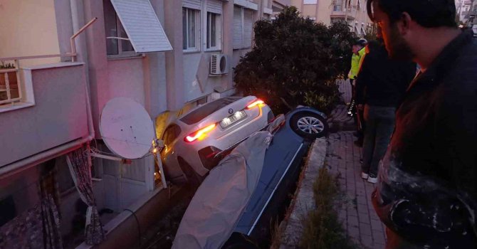 Uyuşturucu etkisinde otomobilde sızdı, karşısında polisleri görüp gaza basınca ortalığı savaş alanına döndürdü