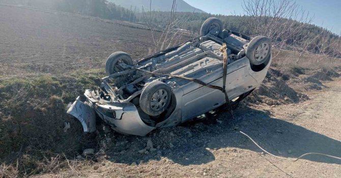 Burdur’da otomobil devrildi: 3 yaralı
