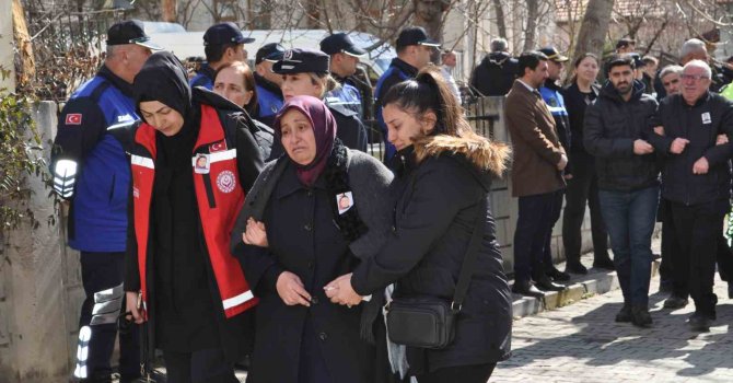 Şehit Polis Memuru Onur Şirin, Isparta’da son yolculuğuna uğurlandı