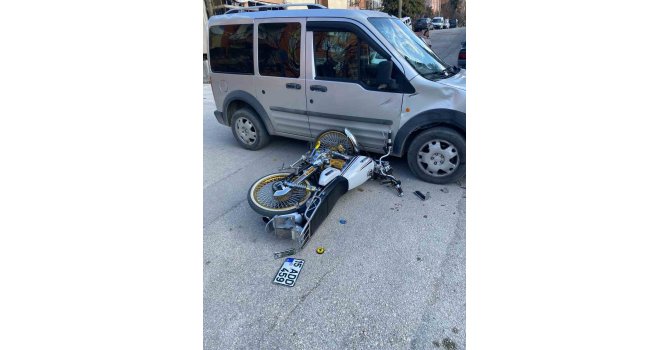 Burdur’da hafif ticari araç ile motosiklet çarpıştı: 1 yaralı