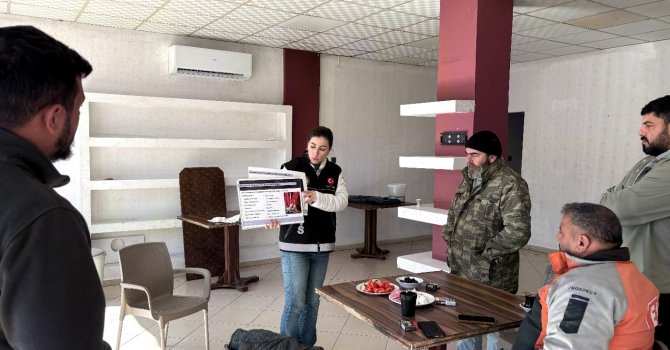 Adana’da polis velileri uyuşturucuya karşı bilgilendirdi