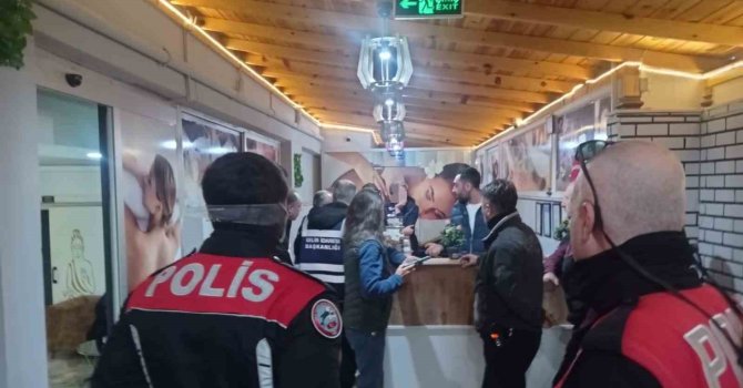Mersin polisinden eş zamanlı denetim: 2 şüpheli tutuklandı, 7 milyon 950 bin TL ceza kesildi