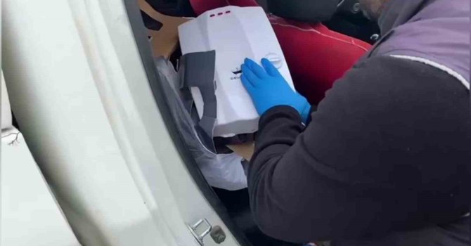 Adana’da şofbene zulalanmış uyuşturucuya 2 tutuklama