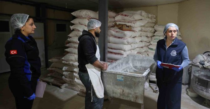 Adana’da zabıtadan şok denetim: Hijyene uymayan fırına ceza