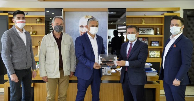 Başkan Uysal kutladı