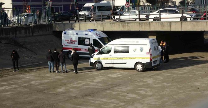 Kanal içerisinde bir genç başından vurulmuş halde bulundu