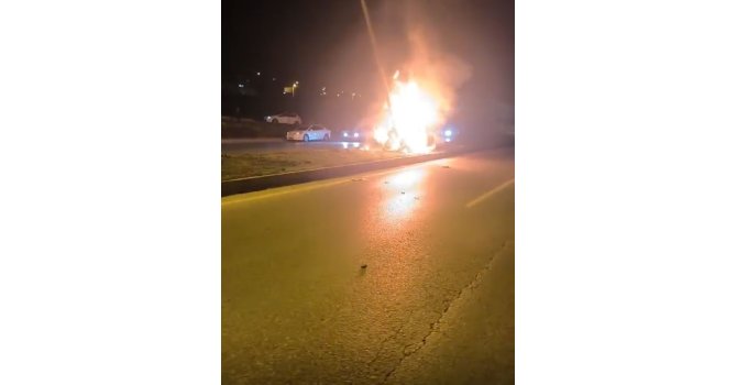 Kaza sonrası otomobil yandı