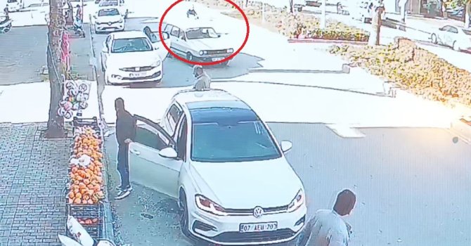 Önüne çıkan otomobile çarpmamak için direksiyonu kıran motosikletli yaralandı