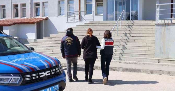 Interpol’ün kırmızı bültenle aradığı şahıs Isparta’da yakalandı