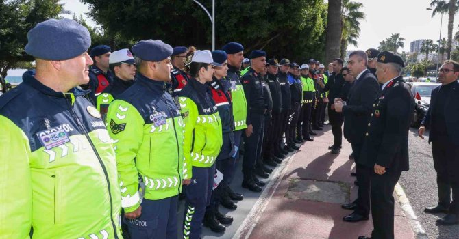 Vali Toros start verdi Mersin’de binlerce araç kontrol edildi