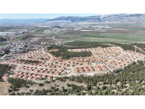 Depremden sonra köyler yeniden kuruluyor, modern evler dikkat çekiyor