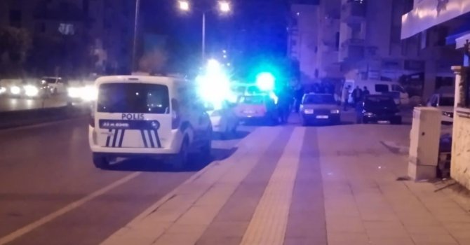 Boynundan bıçaklandı o anlar kamerada