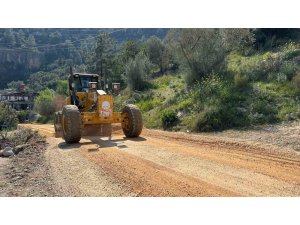 Silifke’de yol düzenleme çalışmaları