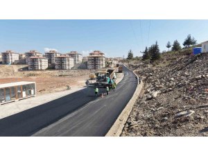 Kahramanmaraş Büyükşehir Belediyesi, Türkoğlu’nda yolları yeniliyor