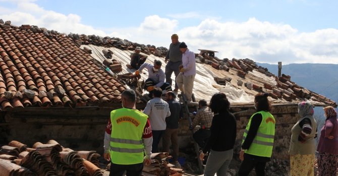 Büyükşehir Emine teyzeyi yalnız bırakmadı